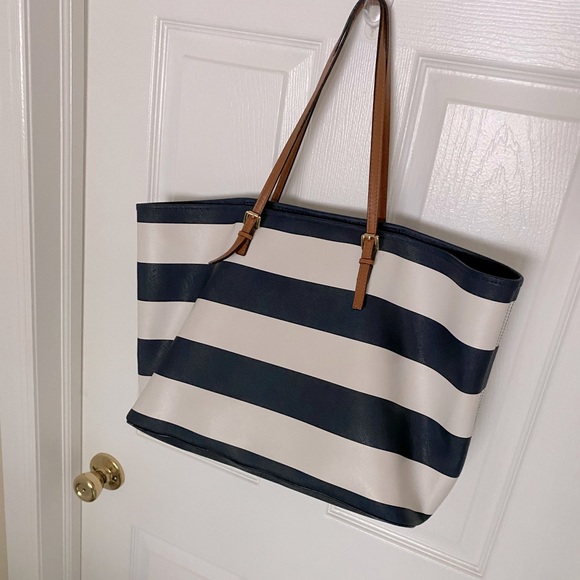 Michaels Kors Tote and Wristlet - Picture 2 of 7